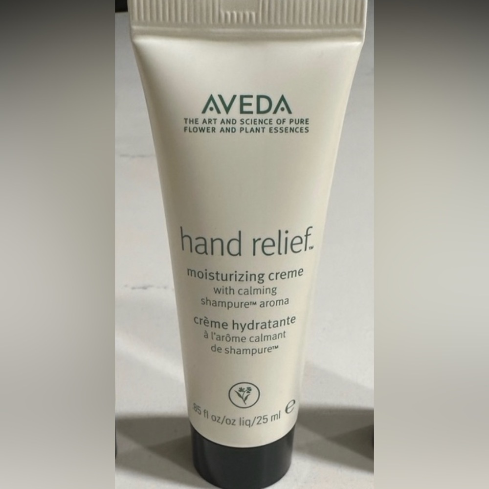 - 🌼🆕🌼 Aveda- Hand relief mini travel size